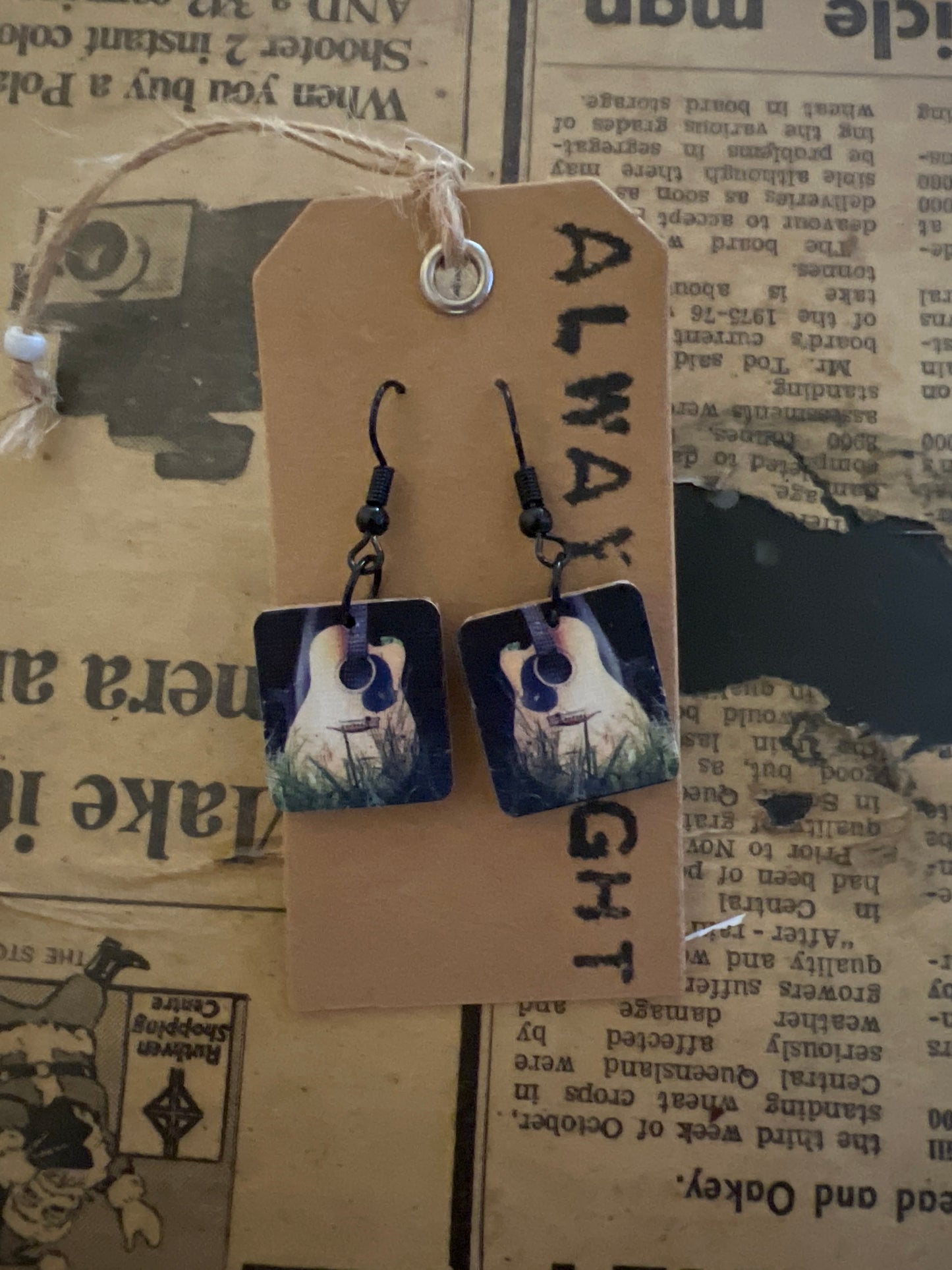 Kathy’s Guitar Earrings (1.8x2cm)