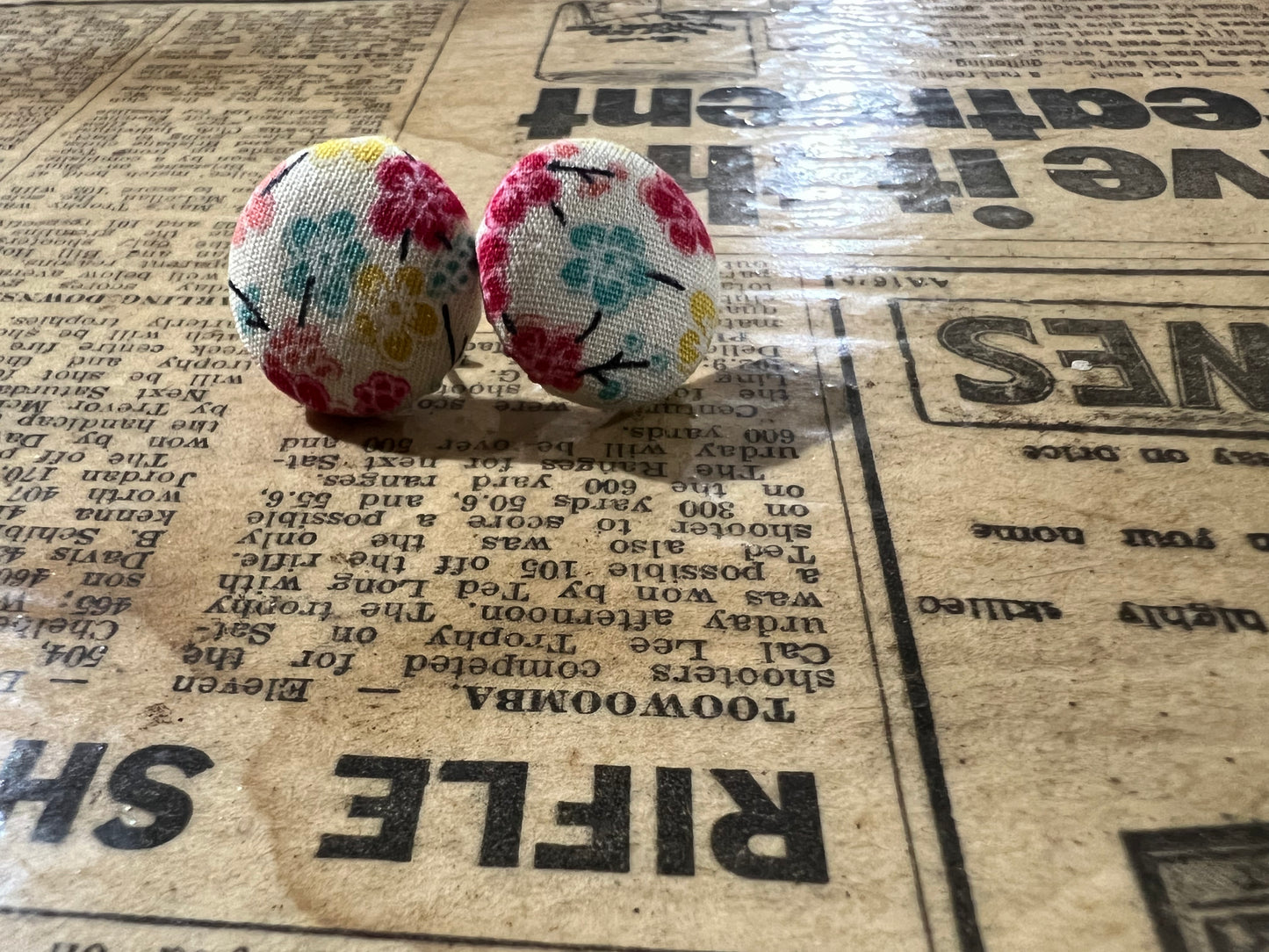 Small button earrings (multi-coloured) -019