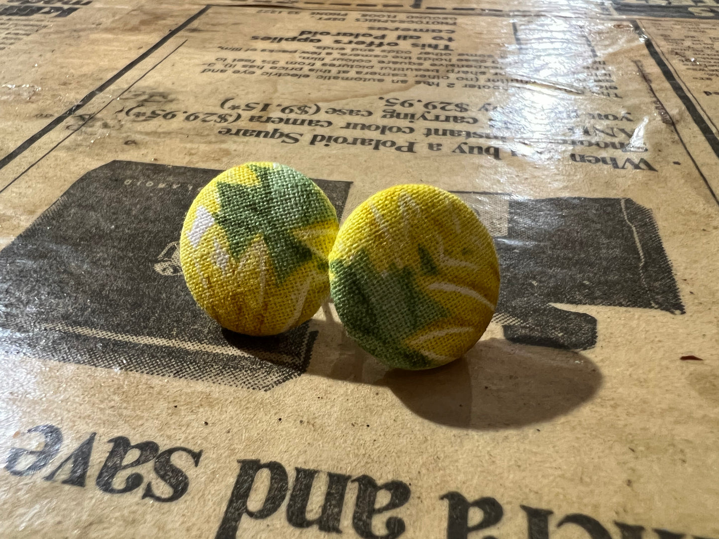 Small button earrings (Yellow/Green) -020