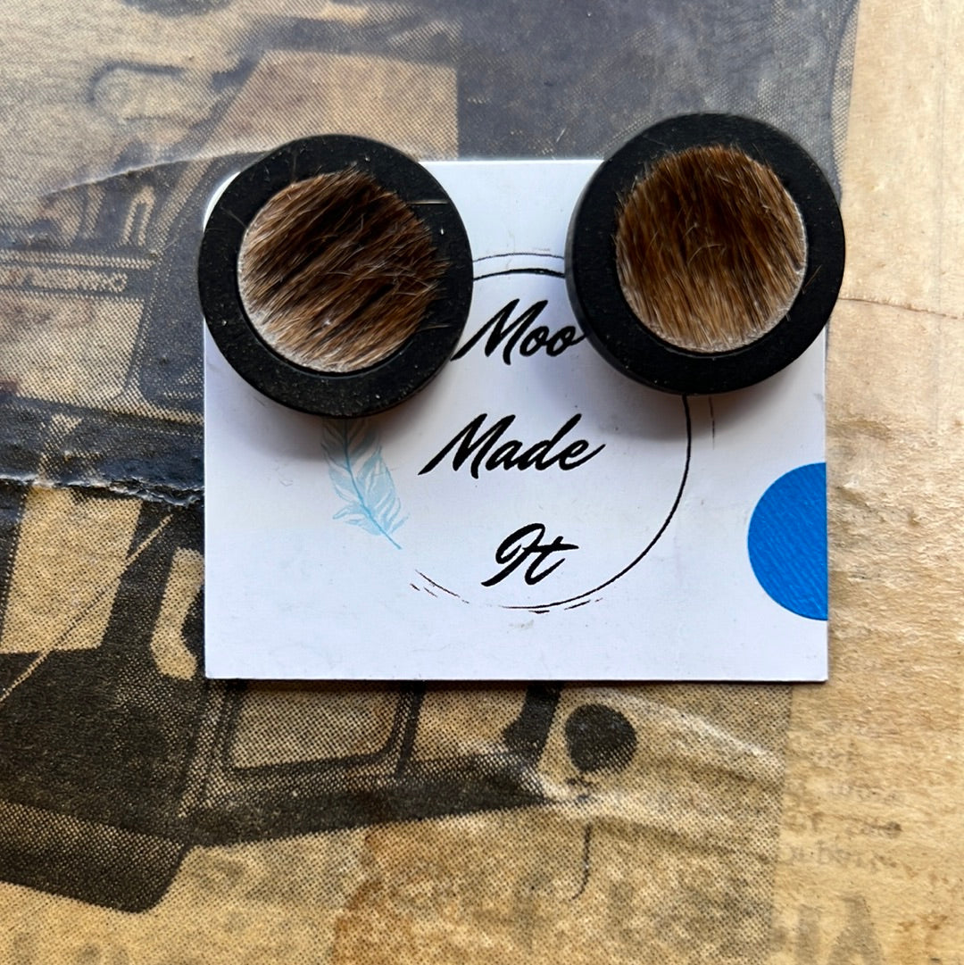 Hide & timber studs - M026