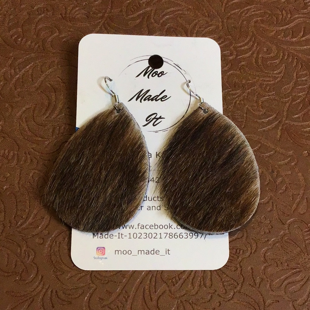 Brown hide teardrop earrings -M012