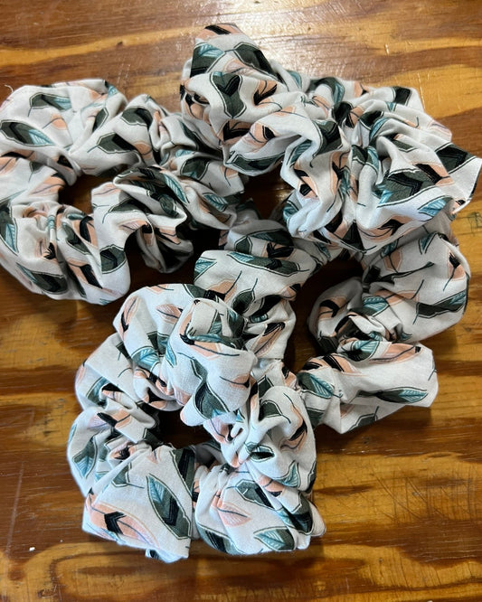 Feathers Scrunchie1