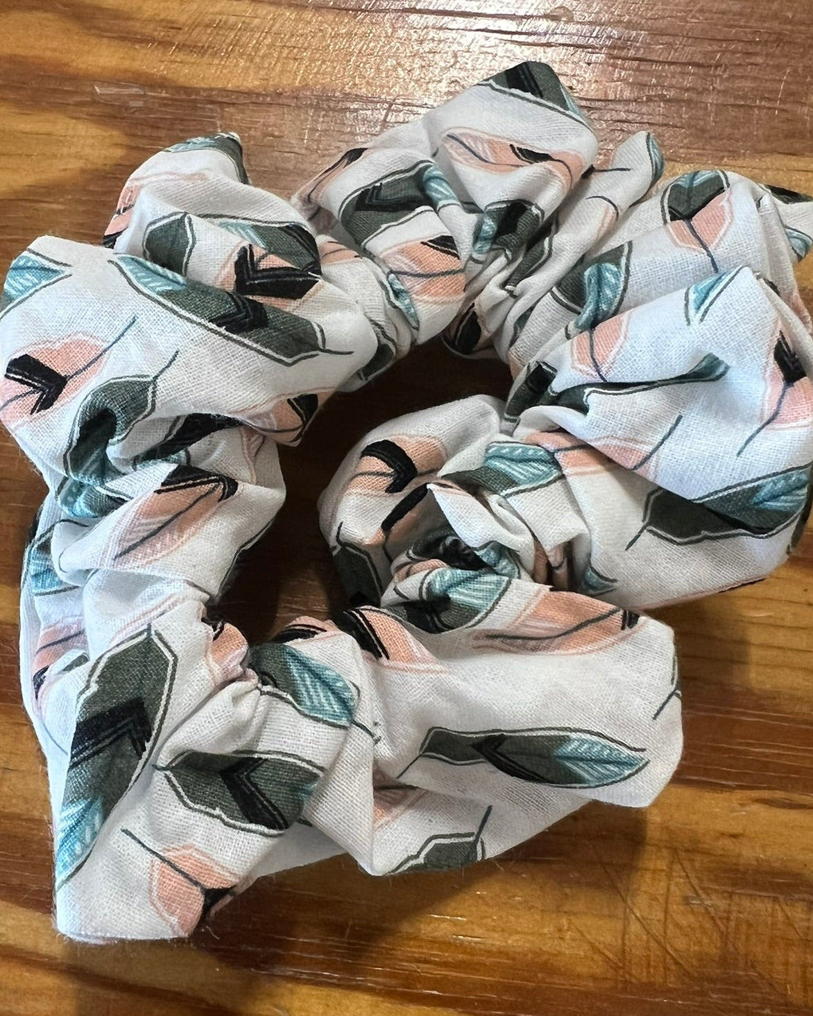 Feathers Scrunchie2
