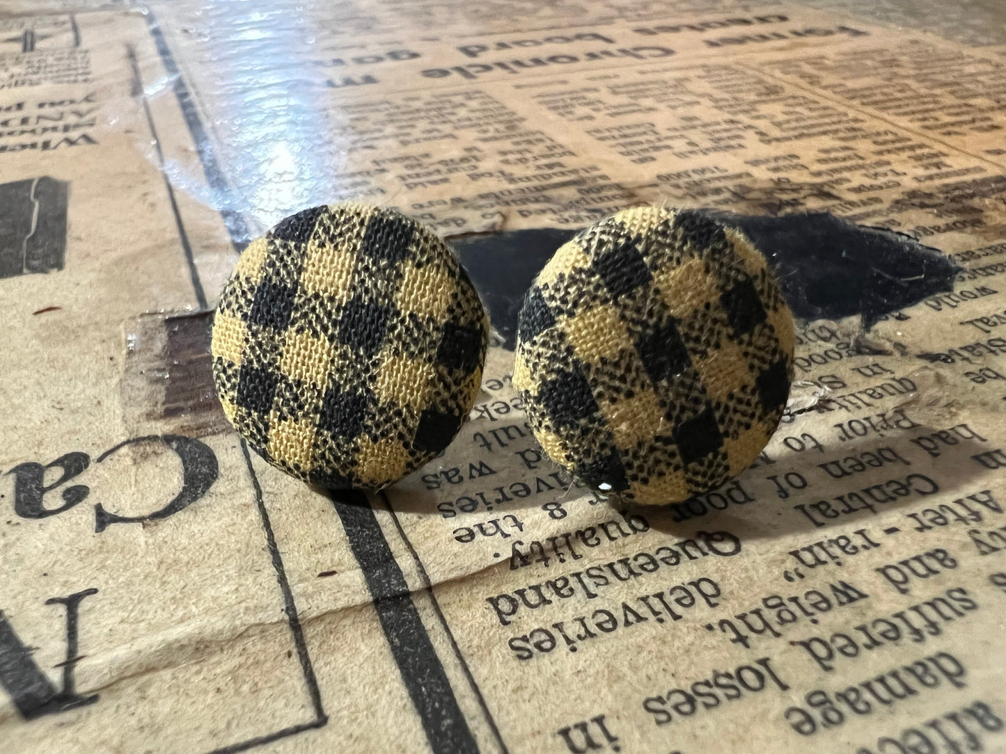 Small button earrings (Yellow/Green) -020