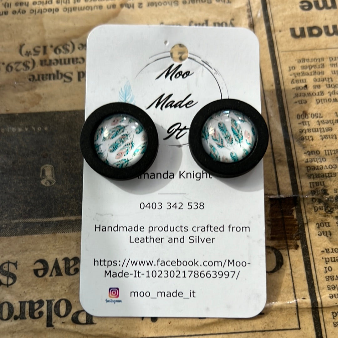 Feather & timber stud earrings - M014